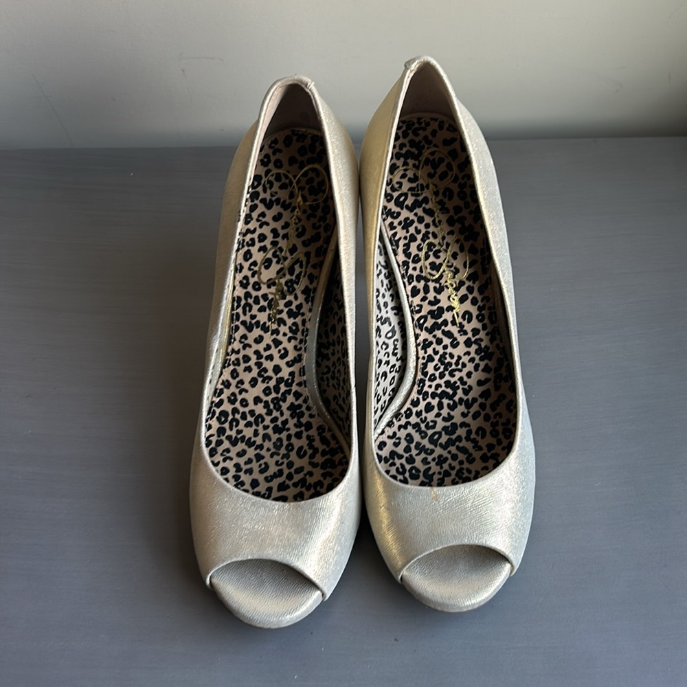 Women’s Jessica Simpson Peep toe pumps